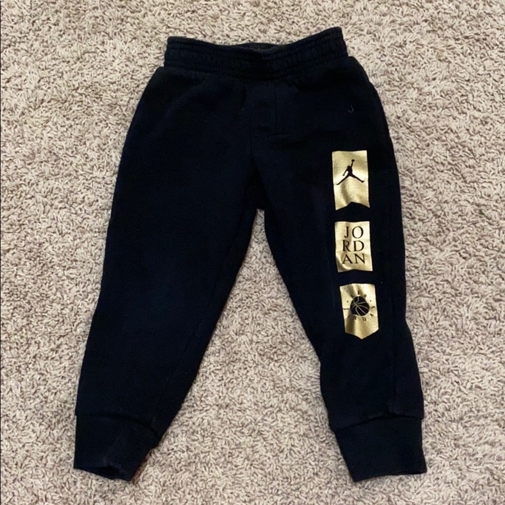 2T air Jordan’s sweatpants